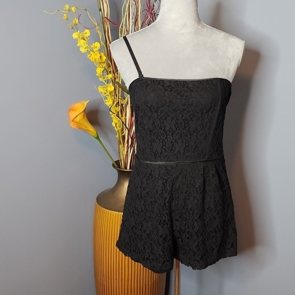 Ellison Apparel Size Medium NWT
